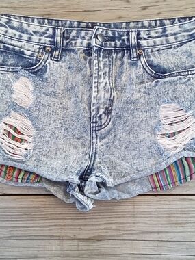Forever 21 Acid Wash Distressed Denim Shorts Baja Stripe Pockets Size 29